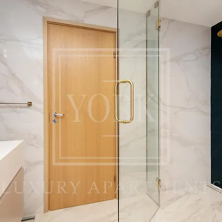 York Luxury *